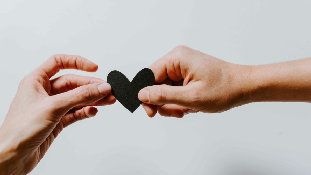 Gemeinsam durch schwere Zeiten: Diese Organisationen unterstützen wir an Weihnachten