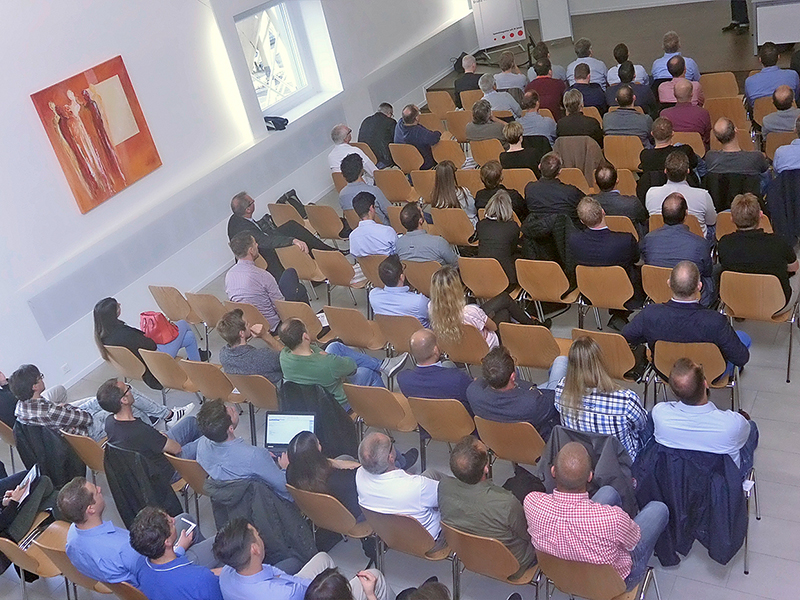 Die Referenten am A&F Infoday präsentierten vor vollnen Reihen